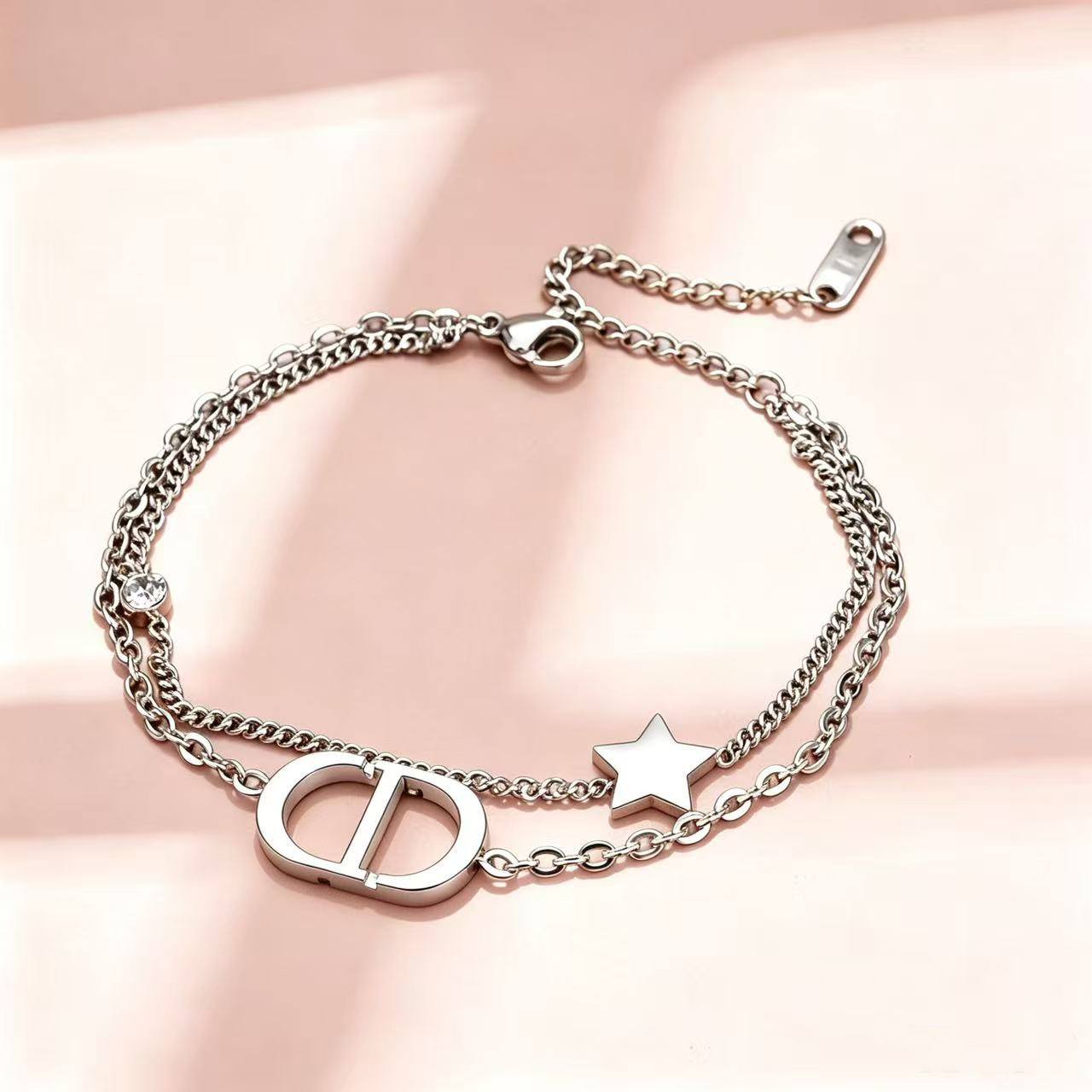 Ventas transfronterizas calientes nuevas pulseras de acero de titanio personalidad femenina de alto nivel diseño ligero de lujo moda temperamento versátil joyería de acero de titanio image 105