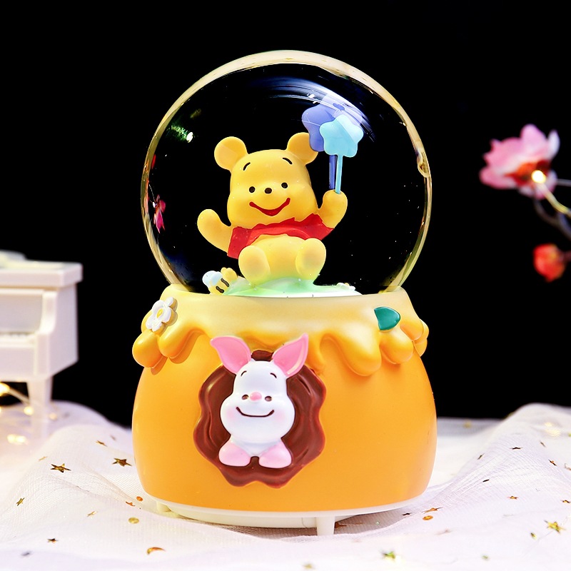 Pequeño libro rojo explosión dulce oso amarillo bola de cristal adornos luminosos giratorios caja de sonido regalos de vacaciones para niños