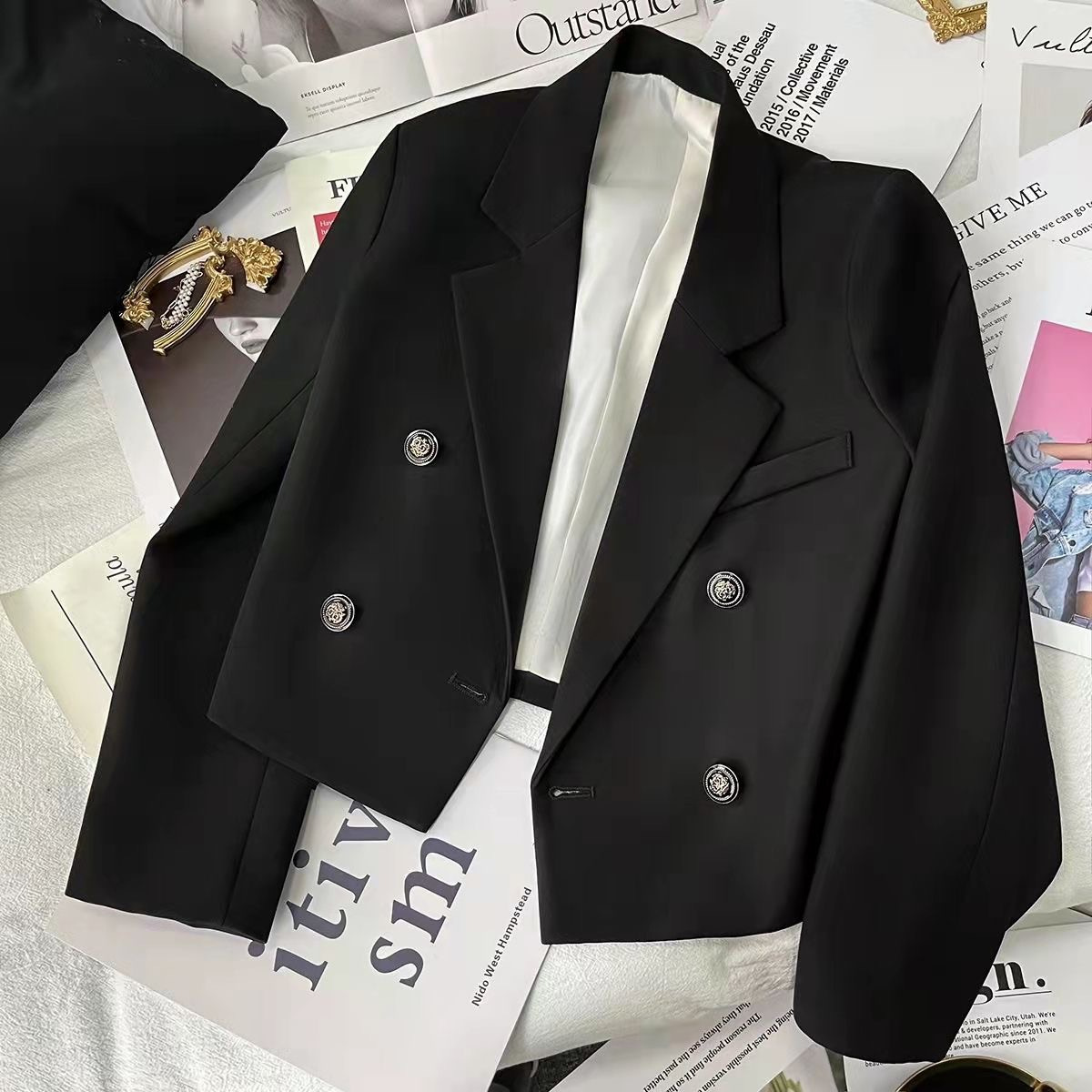 Blazer Corto Estilo Chanel de Poliéster con Botones para Uso Casual