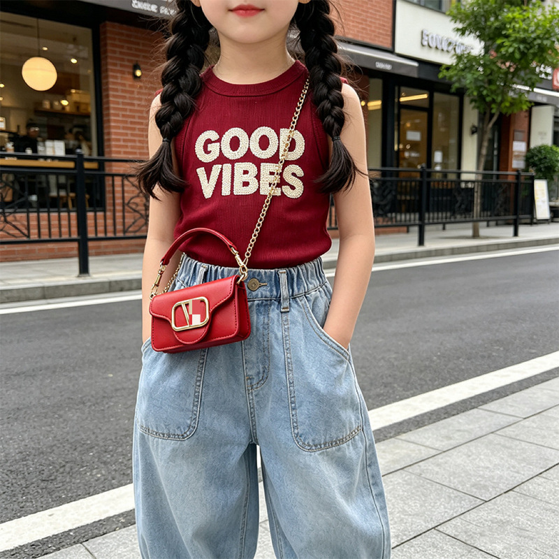 New cross-border women's bag, fashionable and versatile V-shaped underarm bag, girls' clothing bag, trendy light luxury children's crossbody bag New cross-border women's bag, fashionable and versatile V-shaped underarm bag, girls' clothing bag, trendy light luxury children's crossbody bag