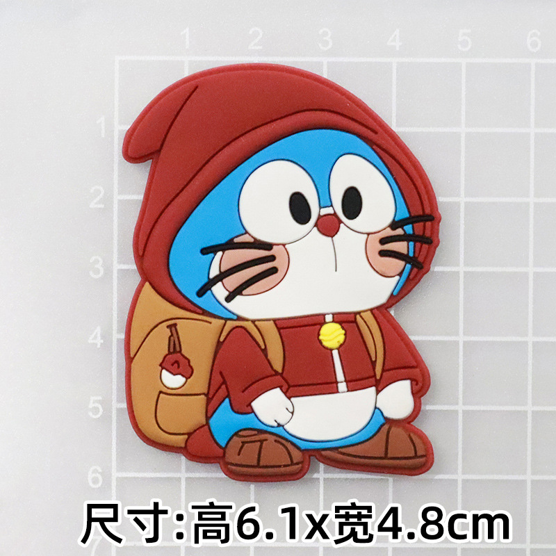 부드러운 접착제 배낭을 메고 있는 징글 고양이