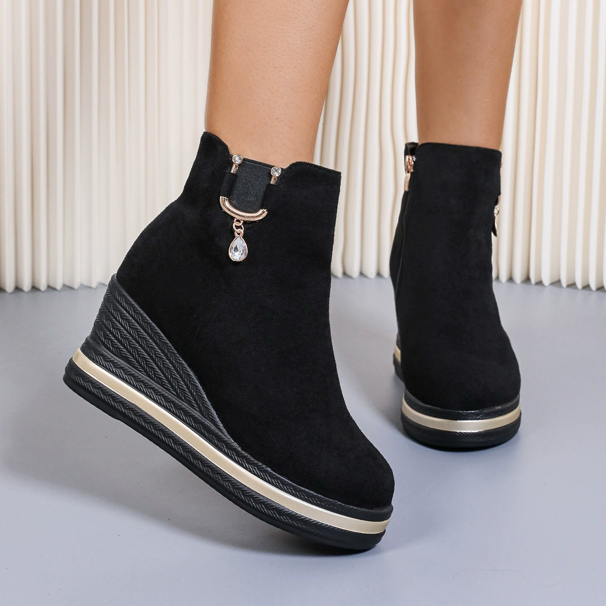 Большие сапоги с наклоном на каблуке женские 2024 осень и зима новые европейские и американские плоские молнии с круглой головкой сплошной цвет голые сапоги толстые сапоги