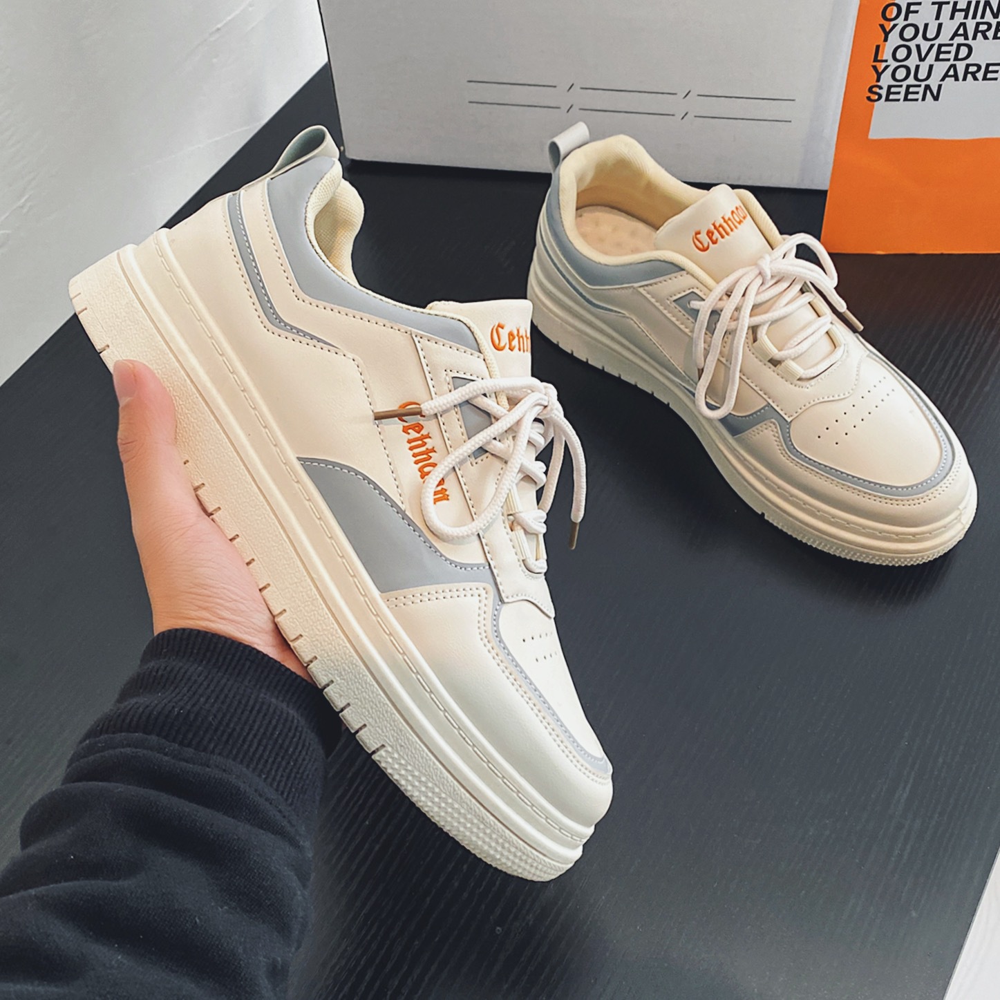 Zapatos de los hombres 2023 zapatos blancos de moda Coreana de moda casual de primavera y verano zapatos blancos de los hombres Zapatos del tablero de los deportes