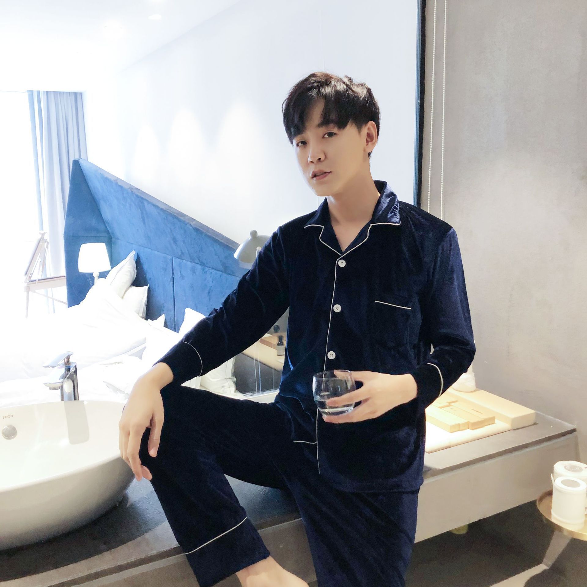 Coreano terciopelo pareja pijamas de las mujeres Otoño e Invierno de manga larga cardigan oro terciopelo cardigan simple ropa de hogar traje de los hombres más el tamaño