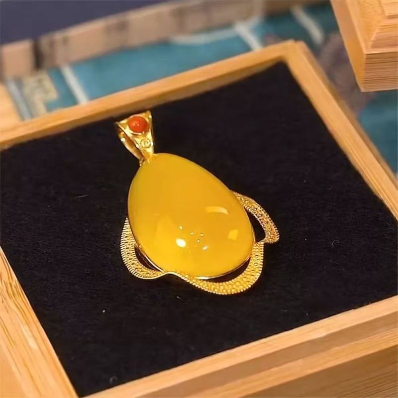 新款水滴仿玛瑙吊坠项链冰黄蜜蜡复古锁骨链高端气质优雅节日礼物|undefined