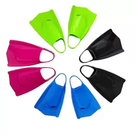 脚蹼、手蹼;泳镜;手机支架