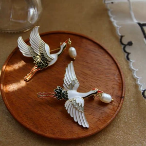 Enamel Crane Brooch, High-End Female Niche Silk Scarf Buckle Corsage, Retro High-End Jewelry Accessories, Clothing Wholesale for Men