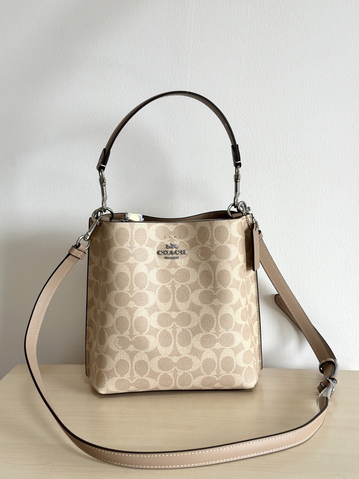 Coco C's high-quality Mollie22 bucket bag with classic pattern, elegant and large-capacity, can be worn as a shoulder bag, crossbody bag, or handbag for women