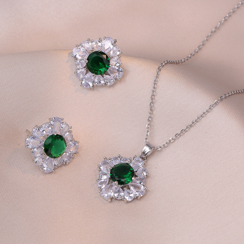 Necklace Female Temperament Full Diamond Fashion Design Emerald Accessories Blooming Flower Necklace Stud Earrings suit