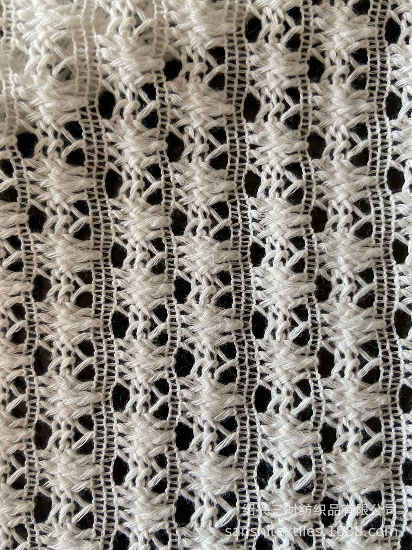 供应畅销针织粗针经编提花 粗针经编网布提花 粗针钩花