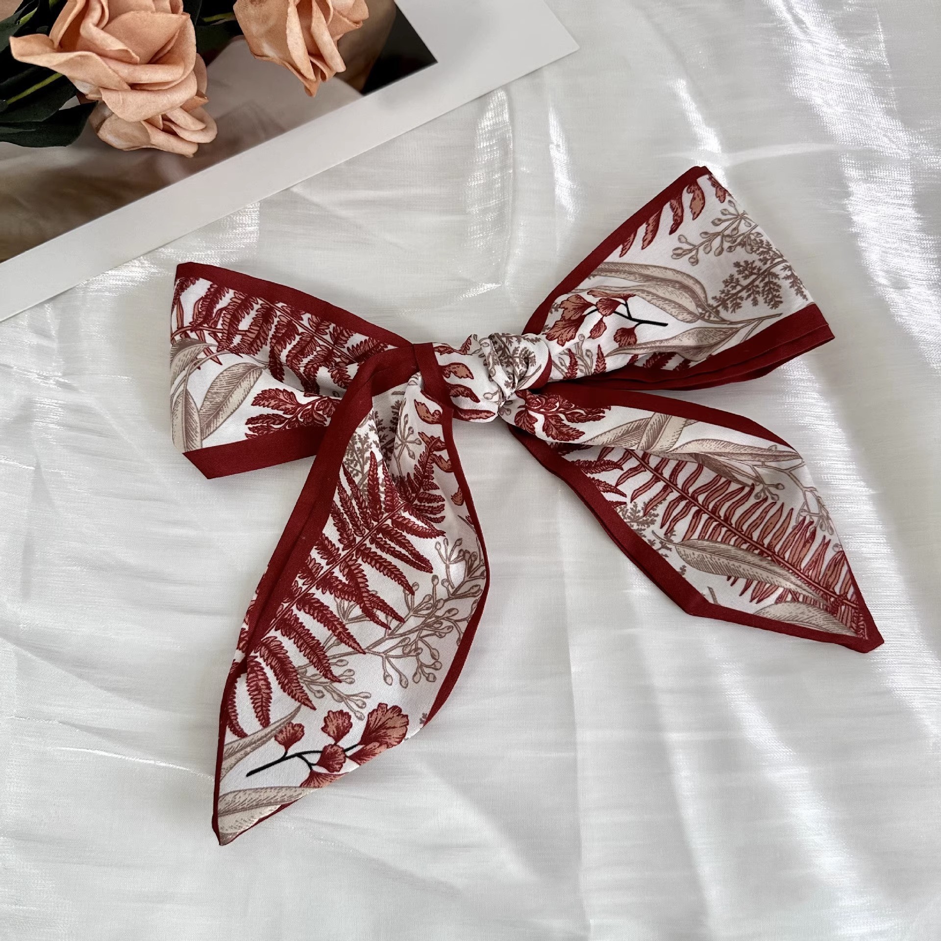 Hojas de color rojo brillante* (90*7)