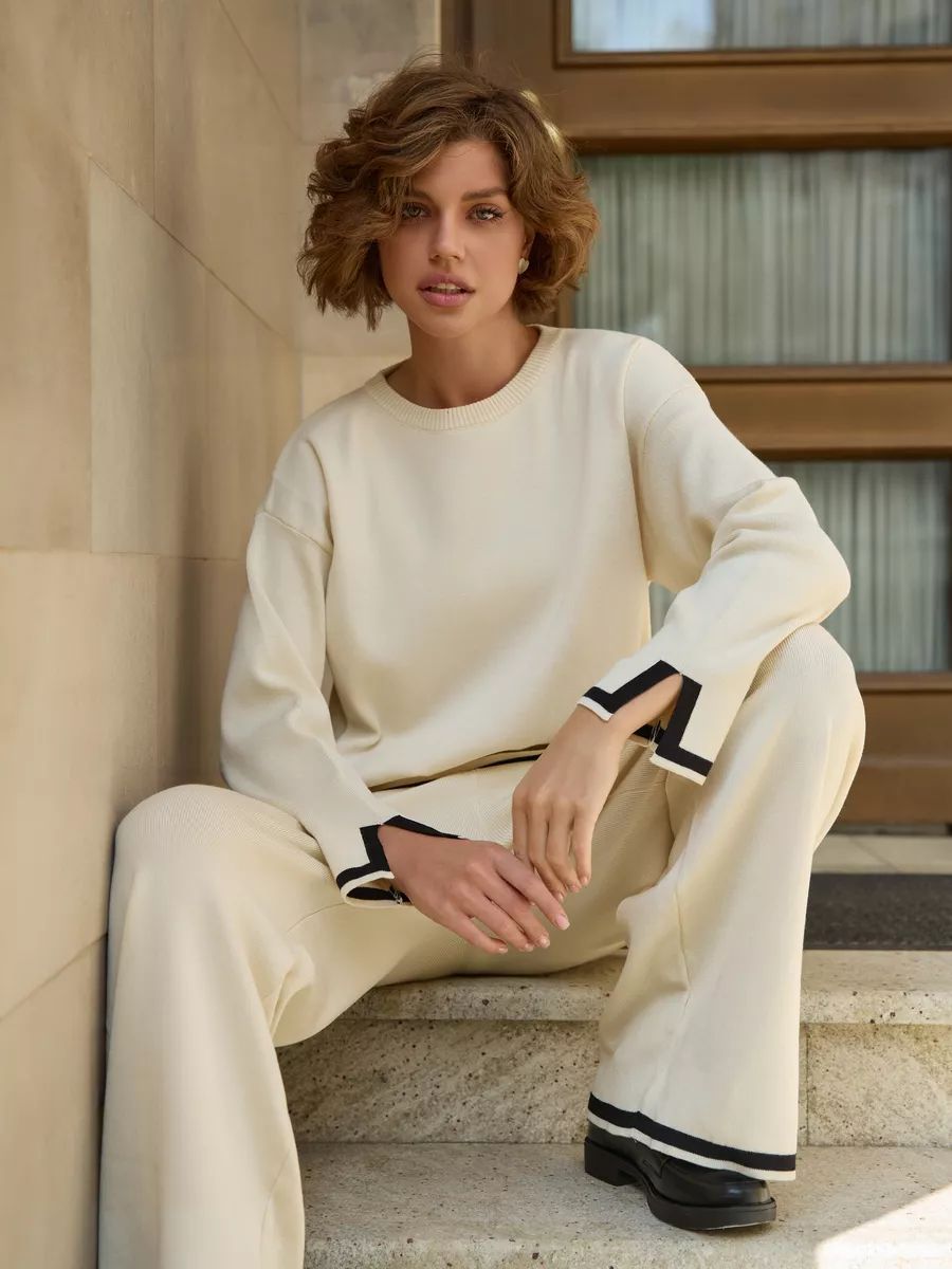 Elegant knitted set