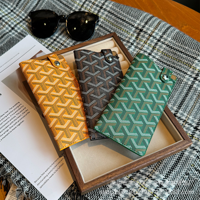 Fashion Men's and Women's Anti-pressure Glasses Bag Portable Glasses Storage Bag Myopia Glasses Case Universal Anti-drop Sunglasses Case Fashion Men's and Women's Anti-pressure Glasses Bag Portable Glasses Storage Bag Myopia Glasses Case Universal Anti-drop Sunglasses Case