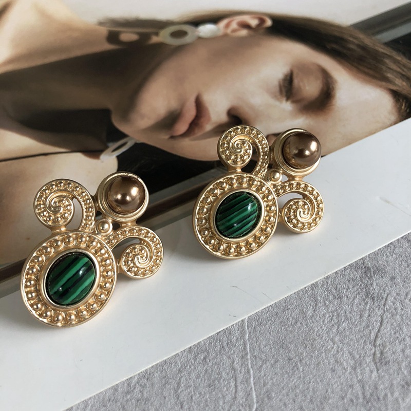 Retro Green Enamel Square Water Drop Pendant Earrings Wholesale Nihaojewelry display picture 19