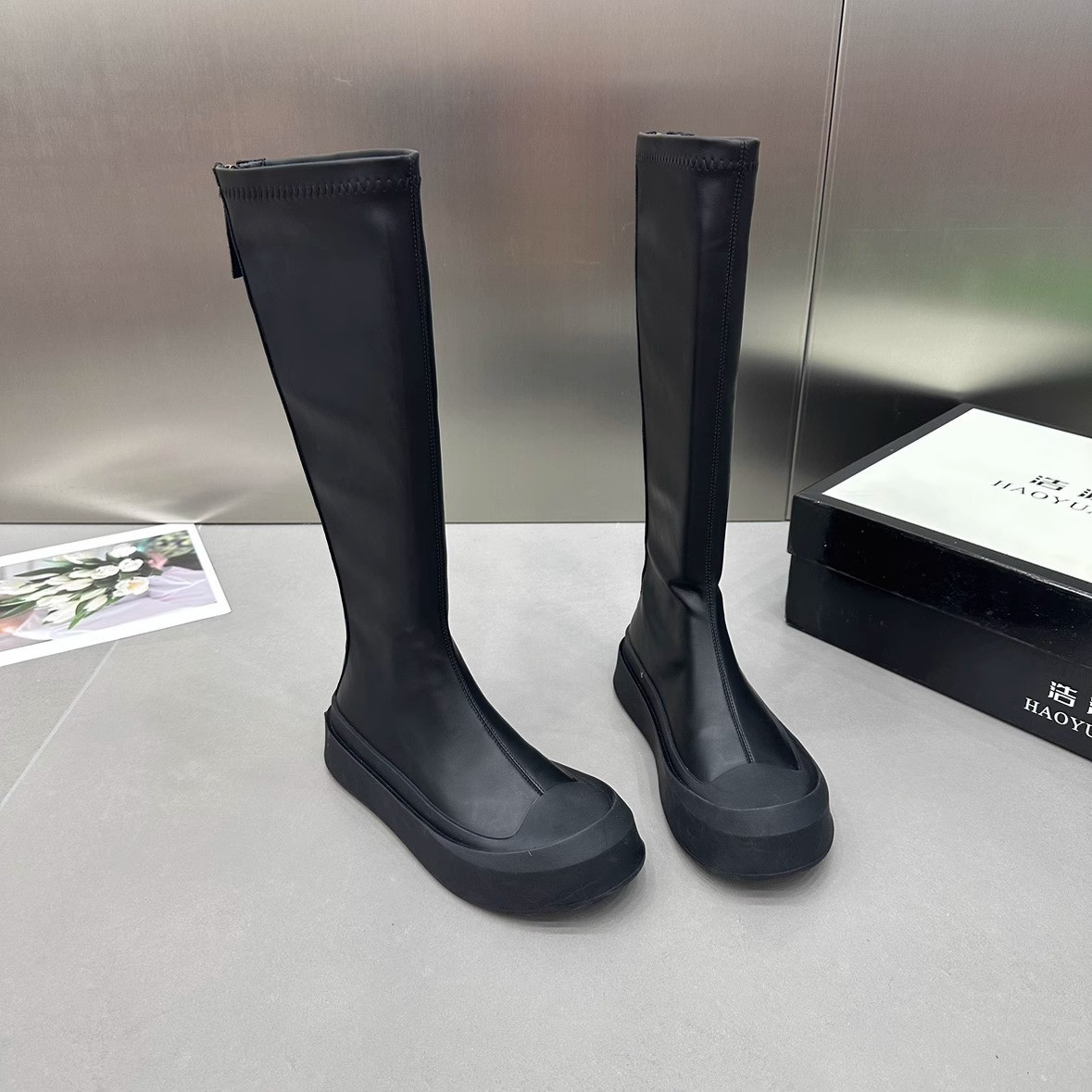 Elastic fashionable high boots platform