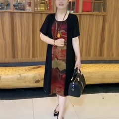 お母さんの夏服の偽の2つのワンピースの高級な広奥さんの気質はやせています。