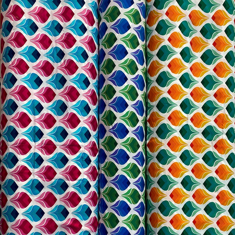fábrica de guangzhou venta caliente camisa impresión viscose impresión de rayon inventario tela impresa