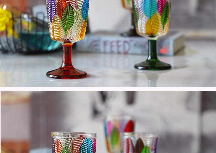 Title 7, Vintage Rotweinglas mit hohem Fuß, handbemalt m...