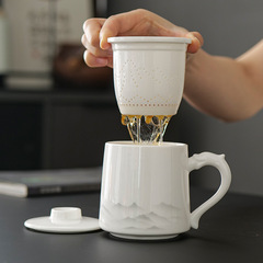 羊脂玉のお茶は陶磁器の事務杯を分離してお茶のマグカップを入れます。
