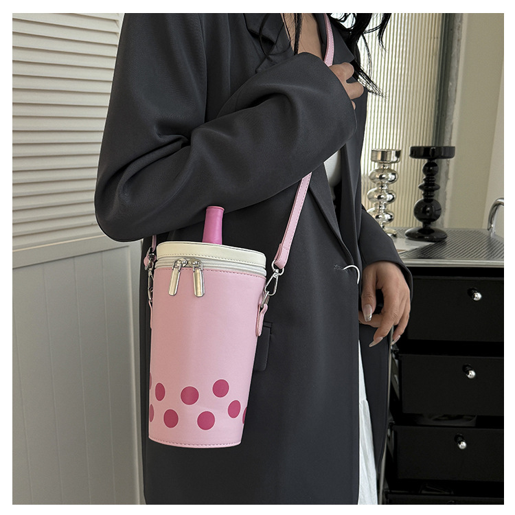 Milk Tea Cup Personalized Women's Single Shoulder Crossbody Trendy New 2024 Explosive Korean Fresh Water Bucket Bag_voghion.com