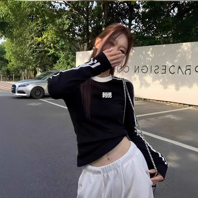 Clover Embroidery Spring and Autumn Long-Sleeve T-Shirt, Slim Fit Round Neck, Slimming Striped Thin Sweatshirt for Women, Cotton