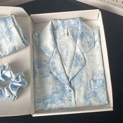 外国貿易のクロスボーダーのパジャマの女性の赤い本は同じタイプの春秋の長袖のカーディガンの感覚のシミュレーションの糸の家の服の2つのセットのスーツです。