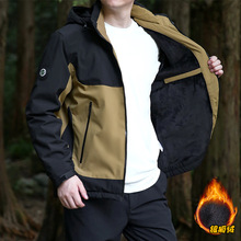 2024软壳冲锋衣男女款秋冬季加绒加厚保暖外套宽松情侣外塔连帽夹