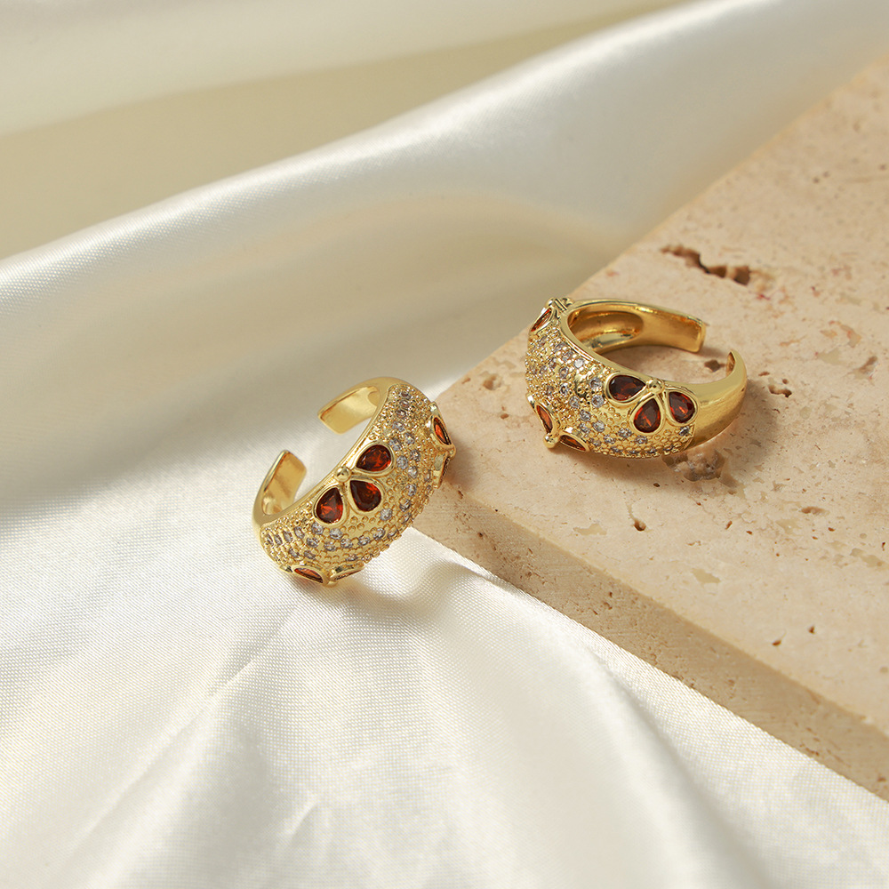 Fashionable elegant universal accessory