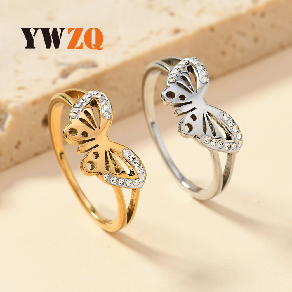 Anillo de pareja de acero inoxidable de venta transfronteriza retro personalidad de corte mariposa cerámica anillo de diamantes fabricantes de joyas de mano