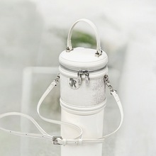 专柜正品真皮小众水桶包女2024新款高级感圆筒包爆款单肩斜挎小包