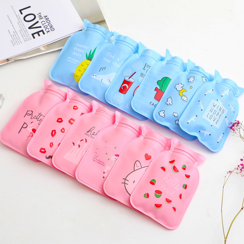 Small hand warmer for elementary school students, water container