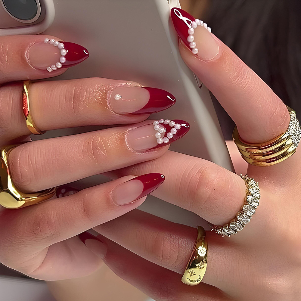 Parche de uñas de almendras francés transfronterizo, color rojo vino, textura blanca, perlas de uñas decoradas elegante.