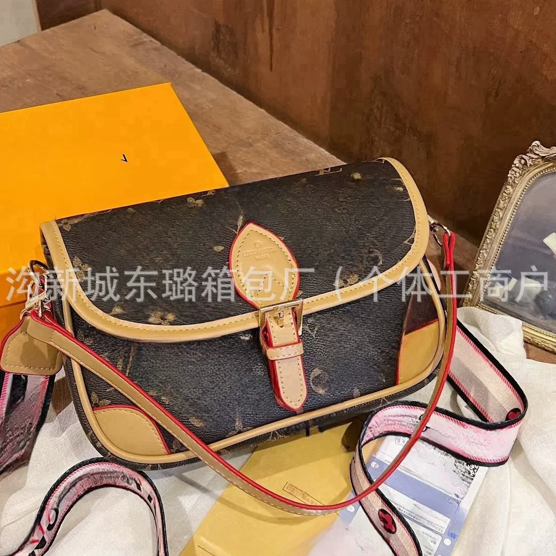 跨境新款老花法棍单肩女腋下邮差包百搭时尚潮流斜跨女包外贸