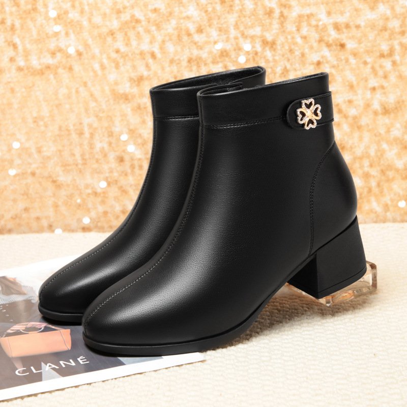 Venta al por mayor zapatos de madre zapatos de algodón acolchado de cuero suave de las mujeres de fondo suave botas cortas transfronterizas nuevos zapatos de cuero forrados de lana zapatos de mujer de invierno