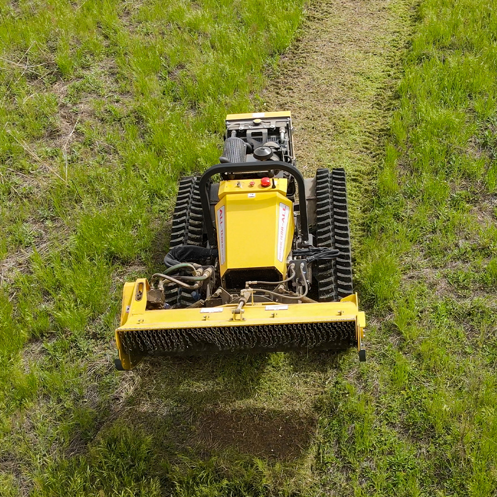 出口英国大型遥控履带割草机 山地果园爬坡剪草机 河堤荒地除草机