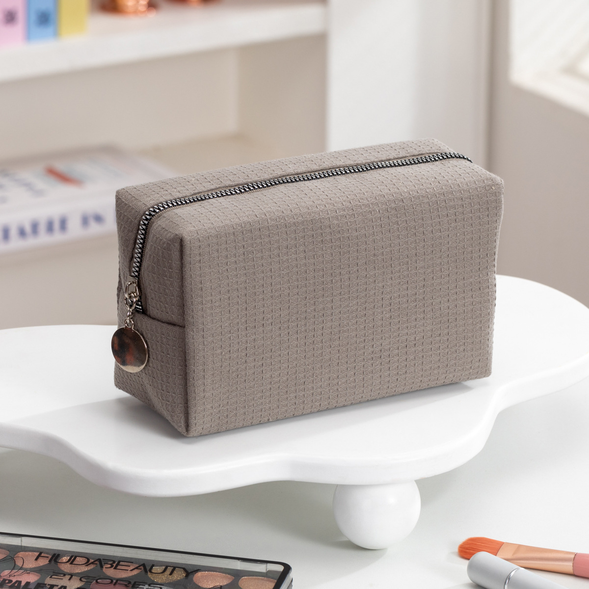 Fabricantes transfronterizos nuevos waffle bolsas de maquillaje de gran capacidad bolsas portátiles cuadradas de color sólido bolsas de lavado de viaje de damas image 12