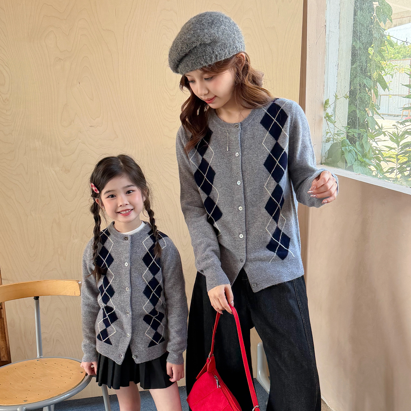 New style wool cardigan for women, children, and parents; round neck knitted wool sweater; 100% pure wool; factory direct sales.