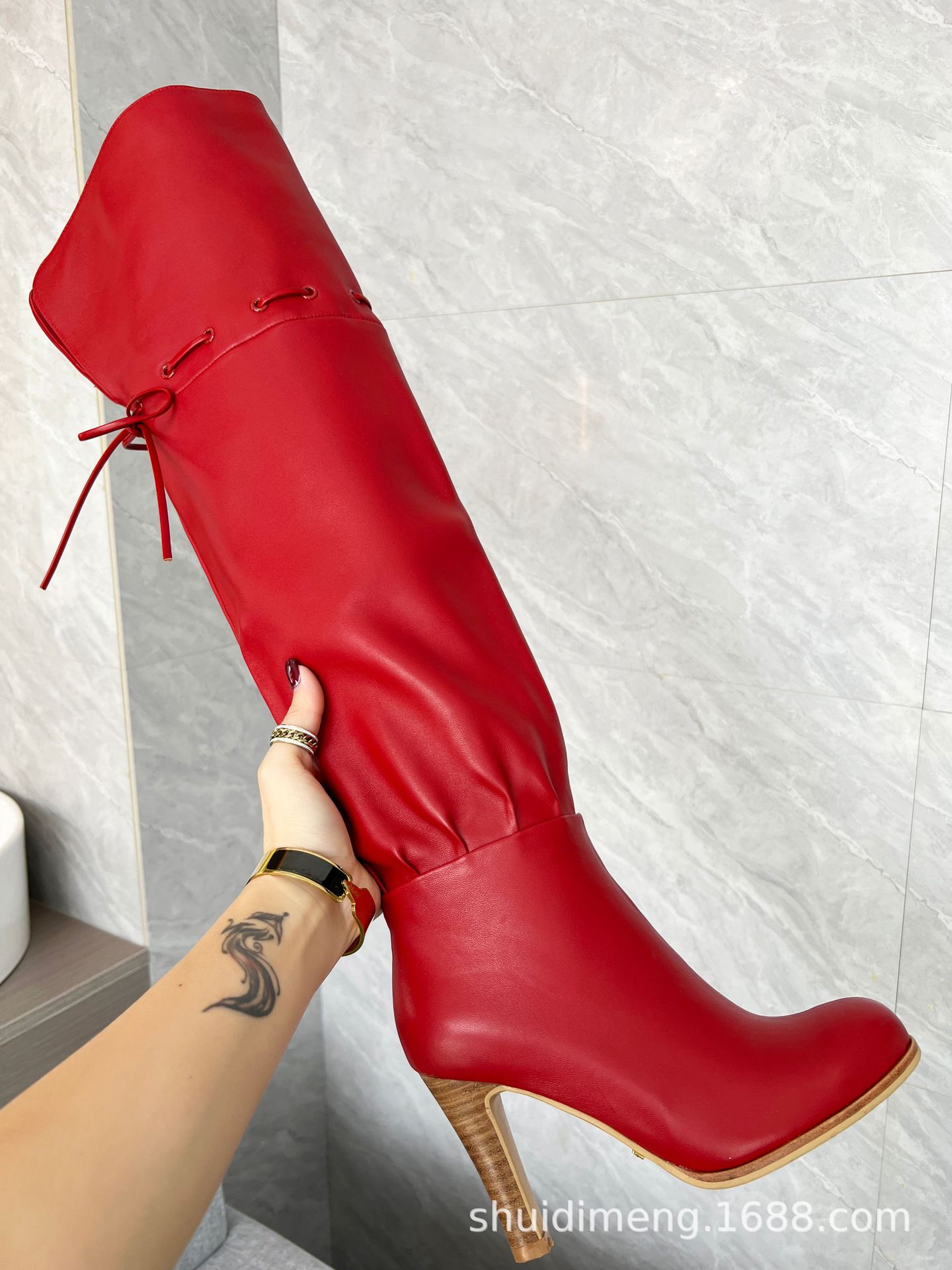 빨간 가죽 고무 밑창