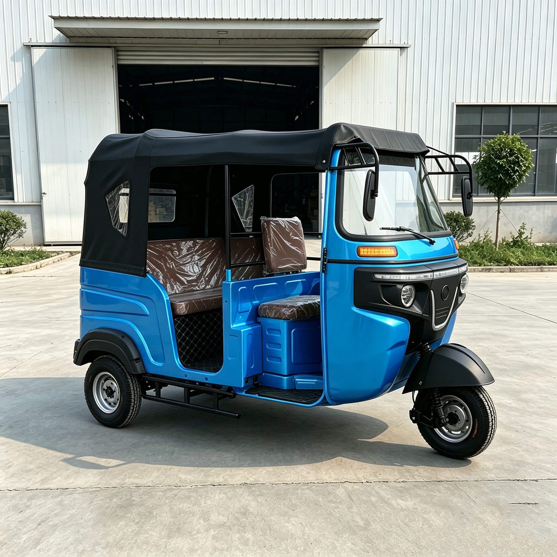 Blue durable three-wheeled dudu vehicle for cross-border export to Africa and Southeast Asia, passenger transport vehicle with canopy, hot-selling in Africa