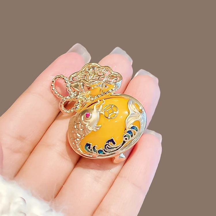 Chinese style koi lucky bag brooch enamel beeswax money bag antique corsage high sense fortune temperament cheongsam pin