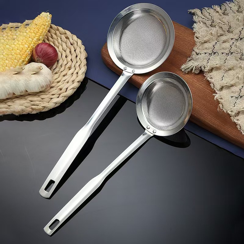 304 Stainless Steel Skimmer Spoon for Kitchen Soup Oil Skimming, Oil Residue Soy Milk Strainer, Perforated Mesh Skimmer