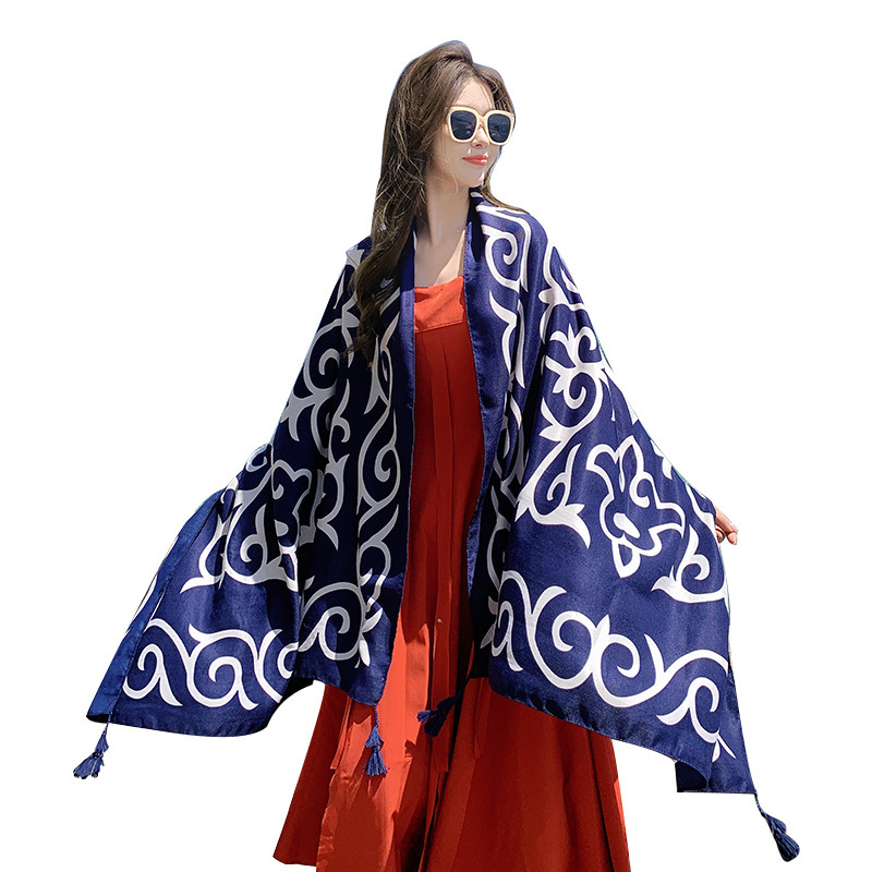 Totem artistico per parasole turistico in stile etnico, scialle con nappe, sciarpa solare da donna di media lunghezza, telo mare_voghion.com