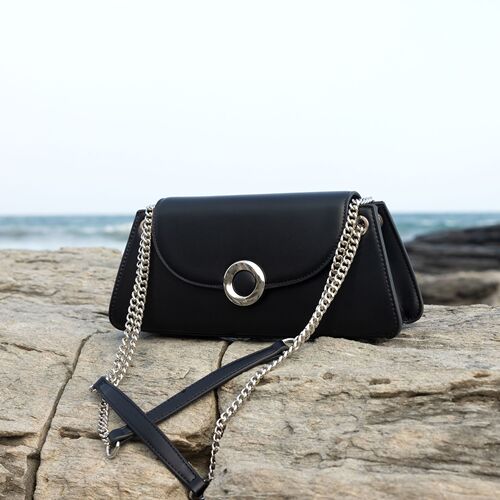 A niche designer high-end bag with a baguette shape, 2024 fashion, minimalist unisex shoulder and crossbody chain bag.