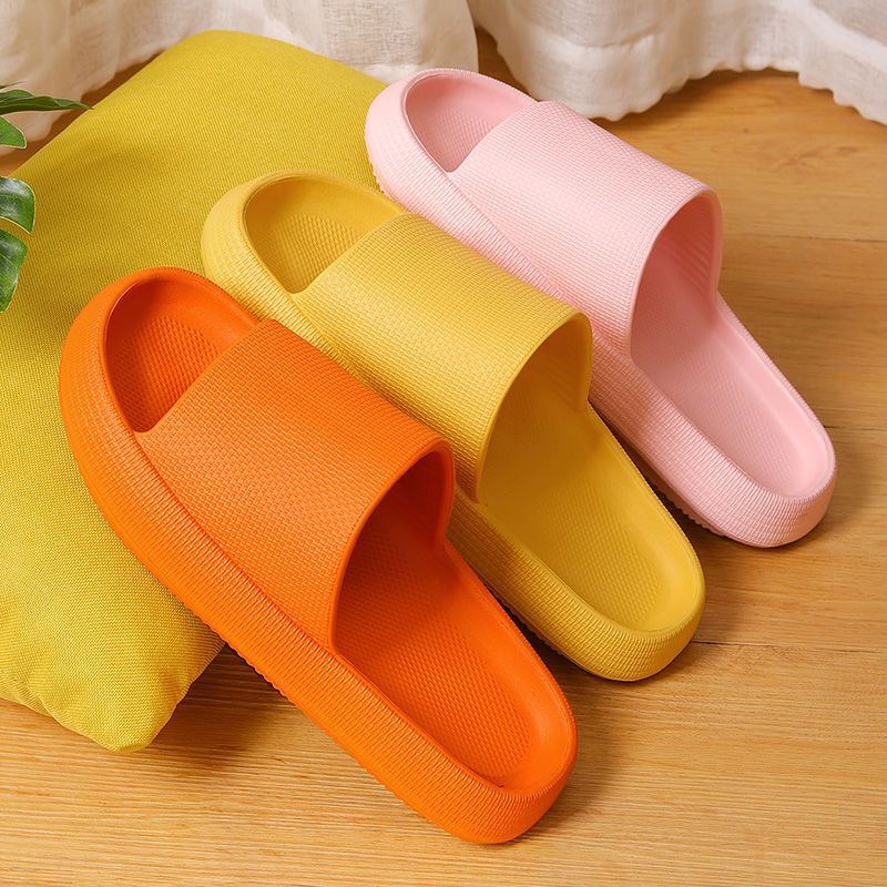 Super Soft Cloud-Like Slippers with High Elasticity, Cushioning, and Noise Reduction, Thick-Soled, Non-Disturbing for Family Members at Night, Suitable for Bedroom and Bathroom Use Super Soft Cloud-Like Slippers with High Elasticity, Cushioning, and Noise Reduction, Thick-Soled, Non-Disturbing for Family Members at Night, Suitable for Bedroom and Bathroom Use