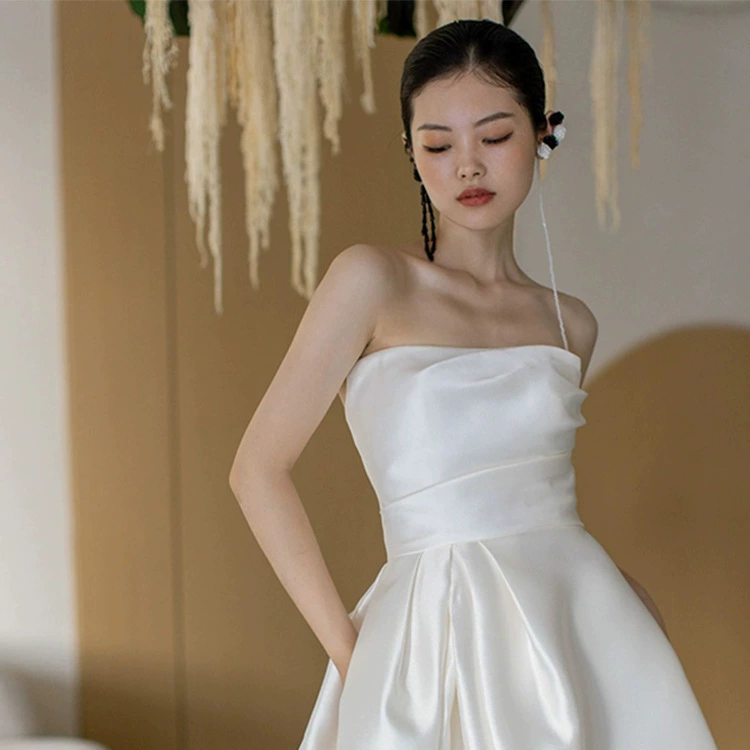 Французский тряпка легкое свадебное платье невесты темпераментный хвост убегает принцесса платье простое атласное приветствие