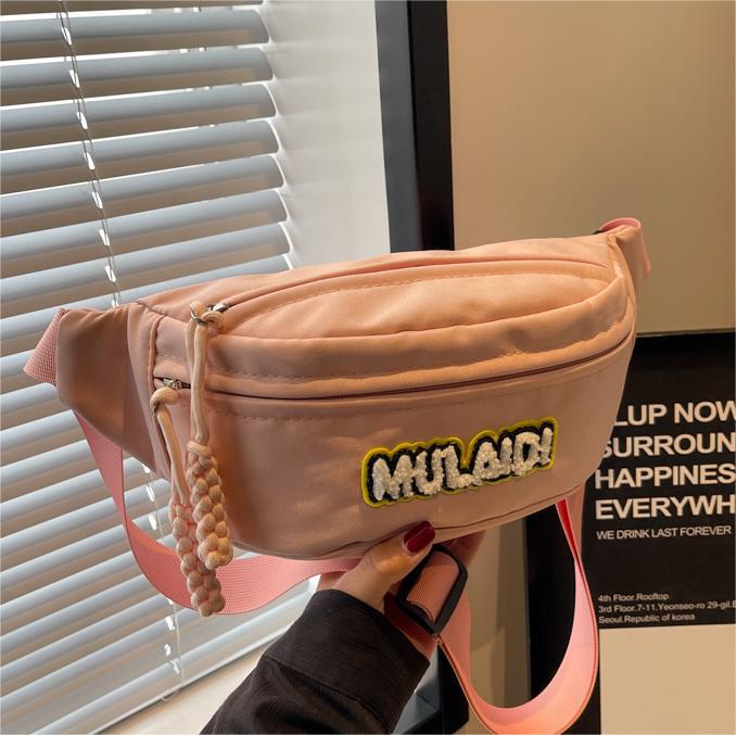 Bolso de verano para mujeres 2024 nueva moda versátil bolso de pecho casual nicho deportivo fresco bolso de hombro único