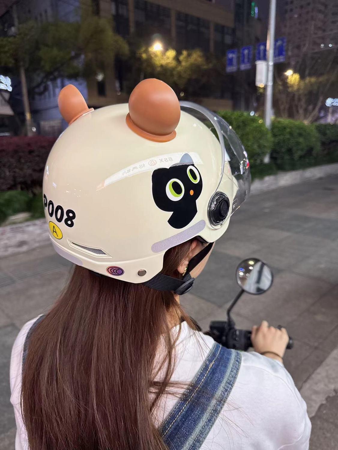 New national standard certified motorcycle helmet, unisex, lightweight, sun-protective, and suitable for all seasons