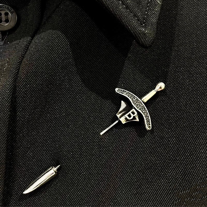 23ss Paris Double B Personality Fashion Chest ins Internet Celebrity Men's and Women's Collar Flower Fashion Retro Sword Brooch