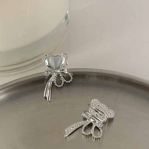 yyds new autumn and winter cat's eye stone bear ear clip earrings for women niche high-end cool style ear bone clip earrings