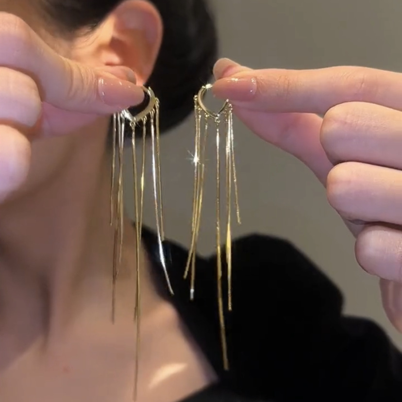 Pendientes de borla largos de alta gama pendientes de cadena de adelgazamiento dulce fresco elegante de las mujeres pendientes de lujo de luz de oro real